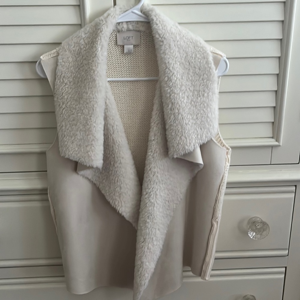 Loft faux fur trim vest